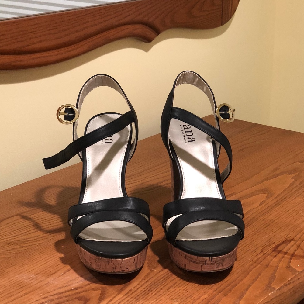 Leather dress sandals, size 9